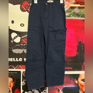 NAVY BLUE ULTRA HIGH RISE CARGO PANTS FROM HOLLISTER SIZE SMALL SHORT